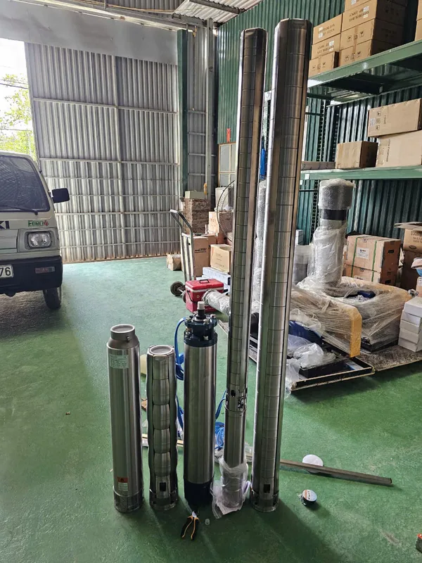Bơm chìm giếng khoan và cáp điện đi kèm